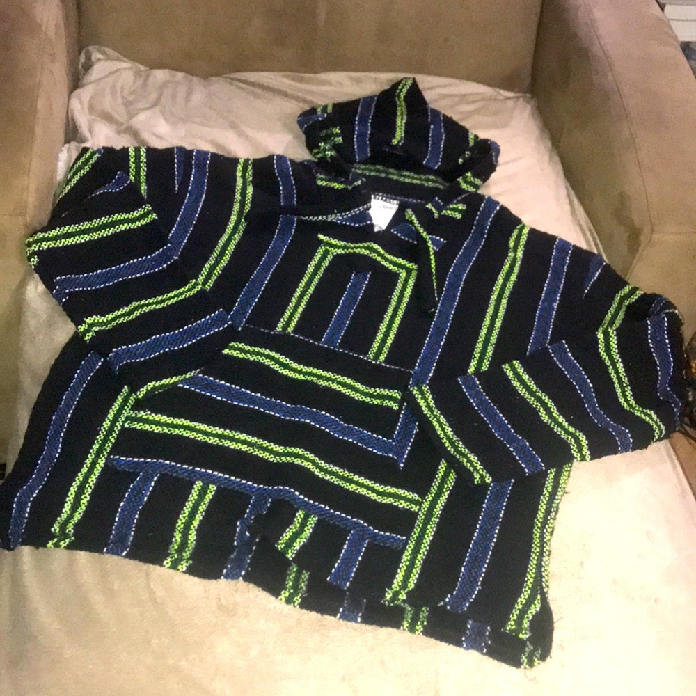 pullover/poncho/sweater